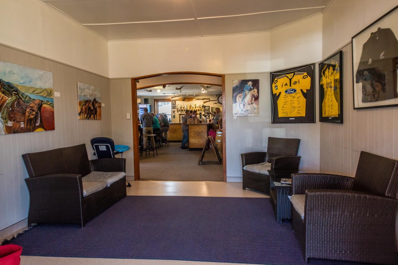Waipiata Country Hotel エクステリア 写真
